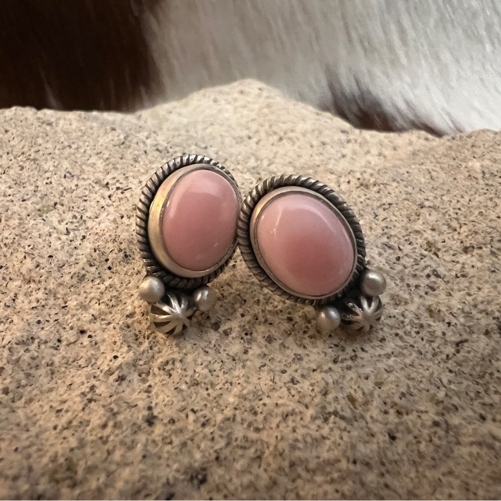 ❤️ Queen Pink Conch Navajo Style Oval Stud Earrings Matte Brushed Sterling 4.2G
